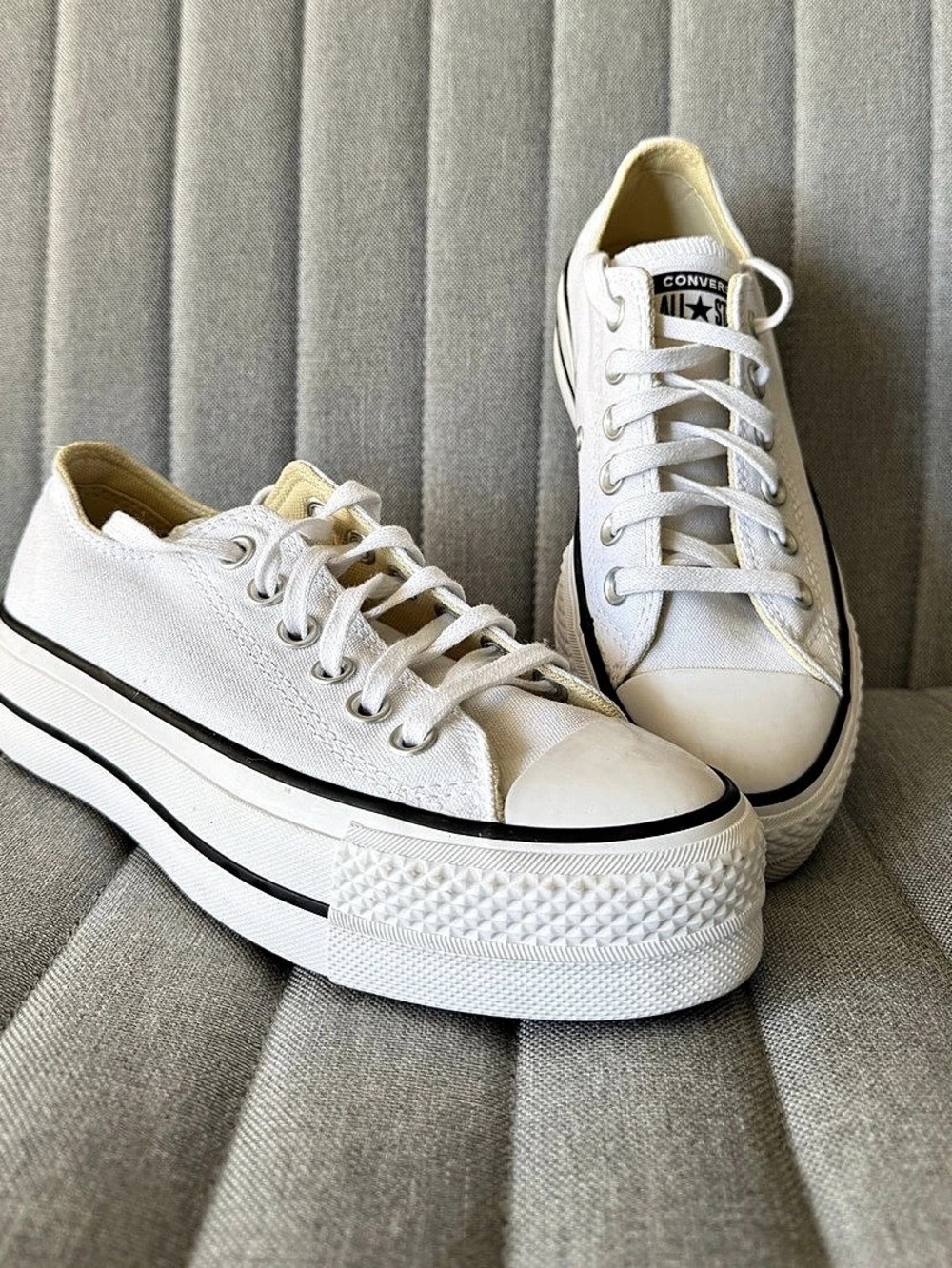 Converse Chuck Taylor All Star Lift Platform Low-Top Sneakers White, size 5
